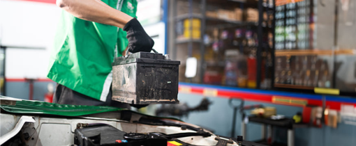 Perché i tuoi brevi tragitti quotidiani stanno uccidendo la batteria dell'auto Perché i tuoi brevi tragitti quotidiani stanno uccidendo la batteria dell'auto