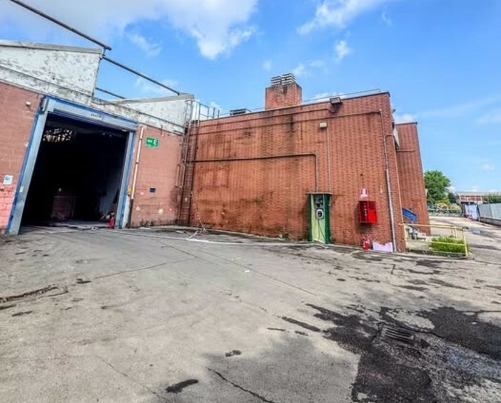 Beinasco, passata la grande paura: spento il rogo nell'area industriale