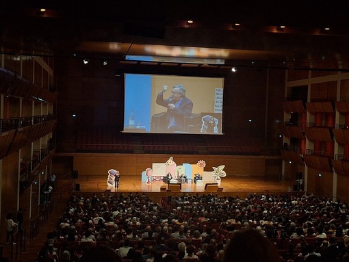 Barbero mania al Salone del Libro: in migliaia per &quot;La guerra delle parole&quot;