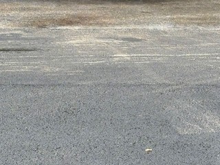 La buca di corso Corsica che resiste ai lavori di asfaltatura La buca di corso Corsica che resiste ai lavori di asfaltatura