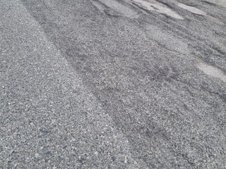 Buche e strada dissestata in via Forlì
