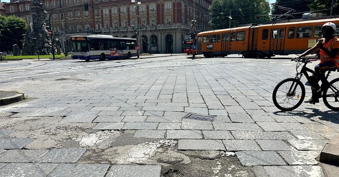 Strisce pedonali e sicurezza: in Circoscrizione 1 sperimentazione di nuovi materiali Strisce pedonali e sicurezza: in Circoscrizione 1 sperimentazione di nuovi materiali