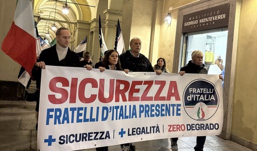 FdI in marcia sotto i portici: “Basta degrado, vogliamo sicurezza” FdI in marcia sotto i portici: “Basta degrado, vogliamo sicurezza”