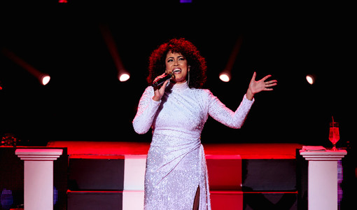 Dal sogno di una bambina durante l'apartheid a Sanremo, Belinda Davids celebra Whitney Houston con la Sinfonica: "La sua musica è amore" Dal sogno di una bambina durante l'apartheid a Sanremo, Belinda Davids celebra Whitney Houston con la Sinfonica: "La sua musica è amore"
