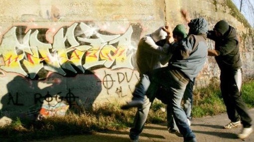 baby gang - foto di archivio