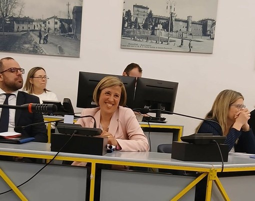 Barbara Fassone durante una seduta del Consiglio comunale di Moncalieri