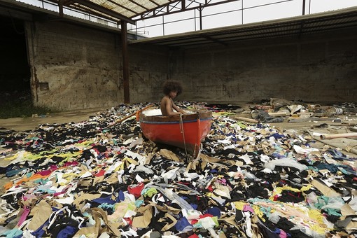A Torino arriva la mostra d'arte Transvantgarbage, Terre dei Fuochi e di Nessuno