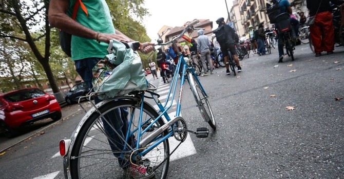 Restringimenti e arredi per ridurre la velocità: da Vanchiglia parte il progetto pilota per ripensare i controviali Restringimenti e arredi per ridurre la velocità: da Vanchiglia parte il progetto pilota per ripensare i controviali