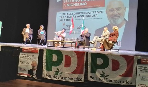 Stefano Bonaccini a tutto campo al teatro Superga di Nichelino