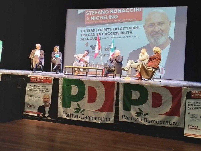 Stefano Bonaccini a tutto campo al teatro Superga di Nichelino Stefano Bonaccini a tutto campo al teatro Superga di Nichelino