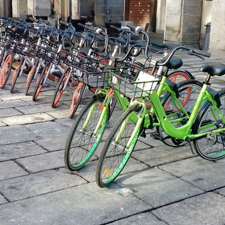 Ivrea accelera sulla mobilità sostenibile: al via la prima fase del nuovo servizio di bike sharing