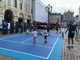 bambini a tennis in piazza