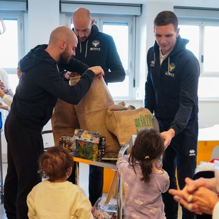 Un incontro pieno di sorrisi e condivisione nel periodo natalizio Un incontro pieno di sorrisi e condivisione nel periodo natalizio