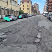 Buche e strada dissestata in via Forlì