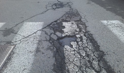 Strade colabrodo in Circoscrizione 6: la lista nera delle buche