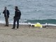 Identificato il cadavere ritrovato sulla spiaggia di Savona: è un 50enne torinese senza fissa dimora