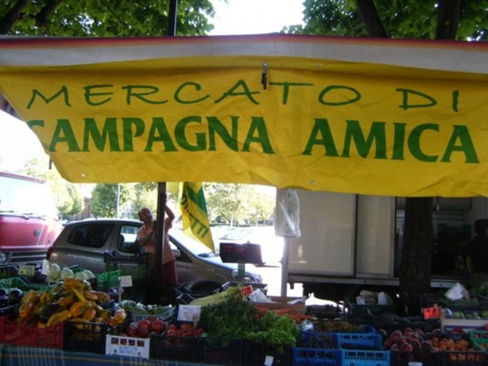 “Campagna Amica”: mercato natalizio in piazza Vittorio