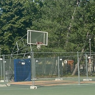 Degrado al campo di basket di piazza d'Armi