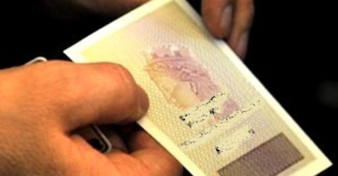 Addio carta d'identità cartacea (foto d'archivio) Addio carta d'identità cartacea (foto d'archivio)