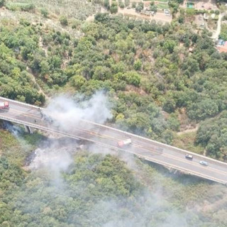 Mezzo pesante in fiamme sulla A6, riaperta la carreggiata per Torino