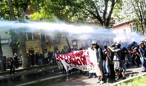 Corteo per lo sgombero di Askatasuna: perquisizioni in corso e misure cautelari. Corteo per lo sgombero di Askatasuna: perquisizioni in corso e misure cautelari.