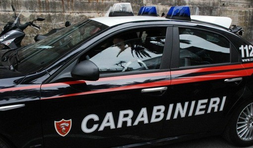 Aggredito e accoltellato a Pinerolo: indagano i Carabinieri