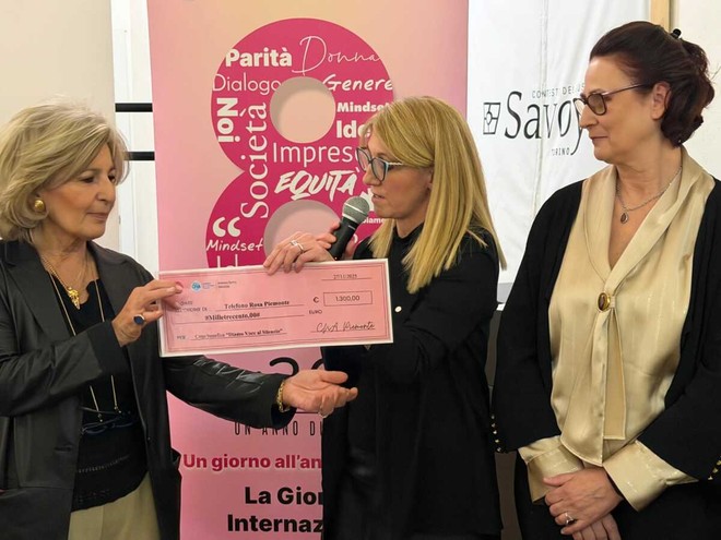 Un momento della cena benefica di Cna Impresa Donna per il Telefono Rosa Un momento della cena benefica di Cna Impresa Donna per il Telefono Rosa