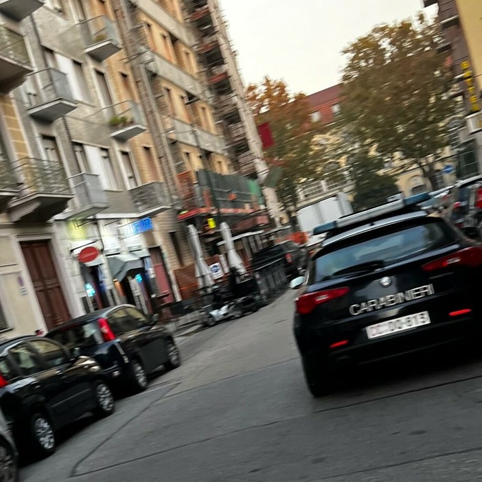 In via Cristalliera intervenuti i carabinieri e un’ambulanza