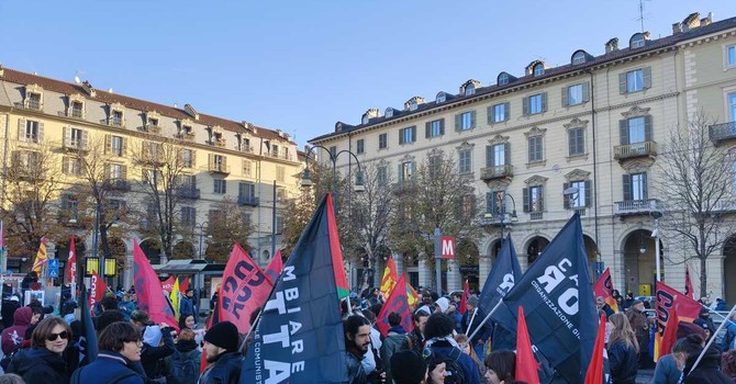 Corteo di protesta nelle strade di Torino