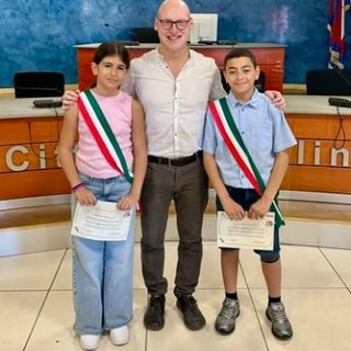 Esmail Haggag e Greta Morlino insieme all'assessore Alessandro Azzolina