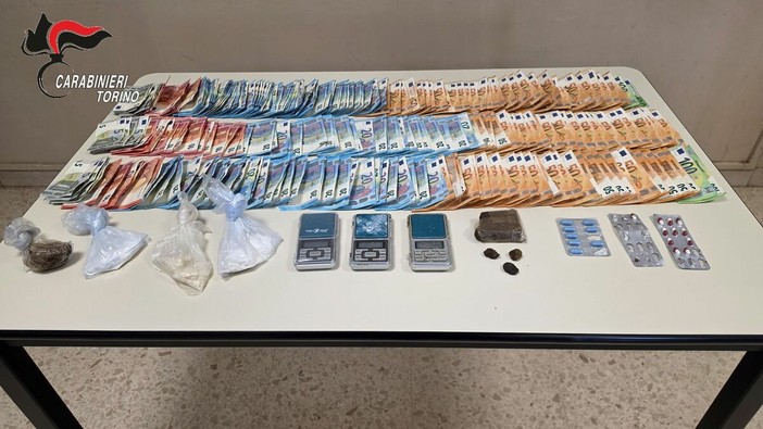 Soldi e droga recuperati dai carabinieri a Chiaverano Soldi e droga recuperati dai carabinieri a Chiaverano