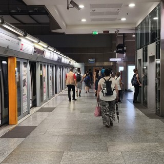 Caldo record e la metro diventa un forno: niente aria condizionata ma la ventilazione non basta