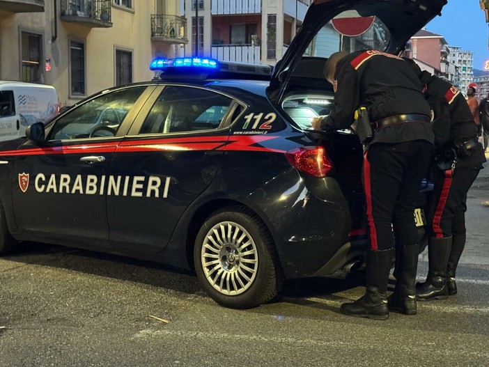 Controlli dei carabinieri in corso Giulio Cesare Controlli dei carabinieri in corso Giulio Cesare
