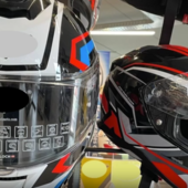 Maxi-operazione della Finanza di Torino sugli accessori per auto e moto, commercializzati falsamente con il Tricolore