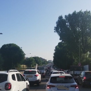 Lunedì da incubo in zona Pellerina: i cantieri mandano in tilt il traffico