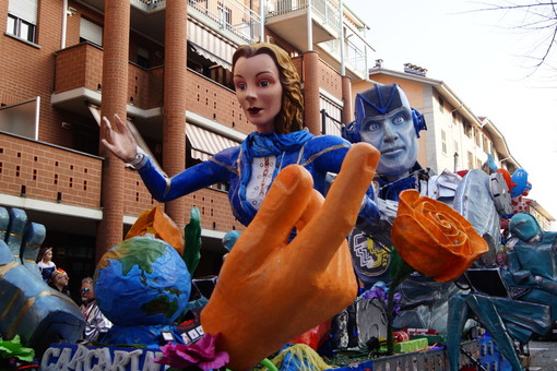 Grande successo di pubblico la 21esima edizione del Carnevale di Collegno Grande successo di pubblico la 21esima edizione del Carnevale di Collegno