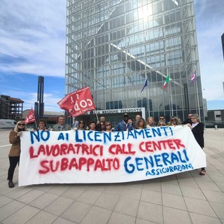 Protesta dei lavoratori davanti al Grattacielo della Regione