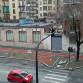 L’ex distributore (ormai dismesso) di corso Umbria "blocca" la ciclabile