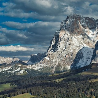 Castelrotto: una meta ideale per una pausa estiva tra borghi incantevoli, sentieri e cultura alpina
