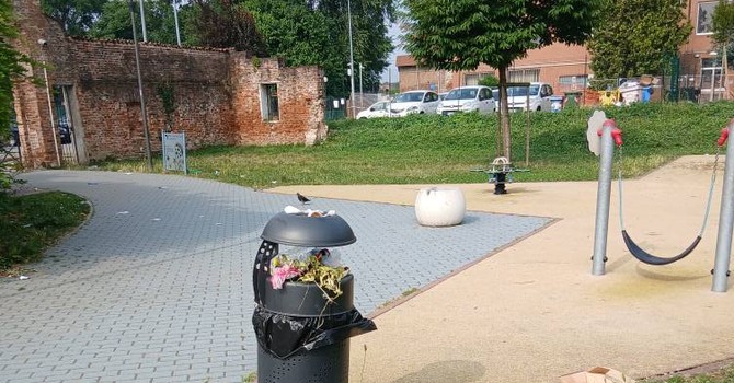 "Gran parte delle risorse sono per atti vandalici": ecco quanto ci costano cestini sfondati e panchine danneggiate