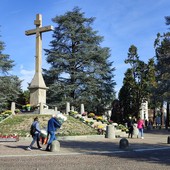 cimitero di Torino con grande croce