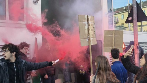 Torino for Gaza occupa la sede de La Stampa Torino for Gaza occupa la sede de La Stampa