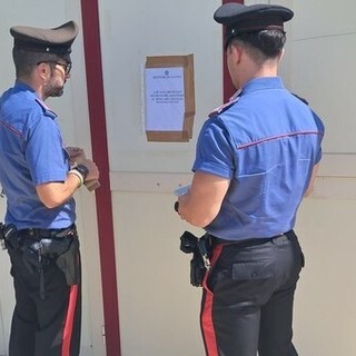 Giovane torinese aggredito con un cartello stradale ad Andora: momenti di paura
