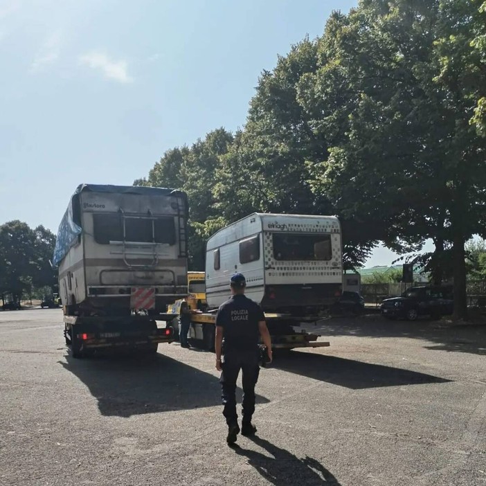 Controlli al parco Ruffini: sequestrati un camper e una roulotte Controlli al parco Ruffini: sequestrati un camper e una roulotte