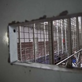 Paura nel carcere di Torino: ieri tre poliziotti aggrediti con un estintore, oggi il vice ispettore ferito da un detenuto al 41bis