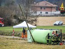 intervento dei vigili del fuoco per un tir ribaltato intervento dei vigili del fuoco per un tir ribaltato