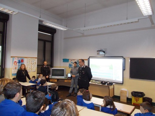 I Carabinieri Forestali nelle scuole di Torino per spiegare ai giovani l'importanza del rispetto per l'ambiente