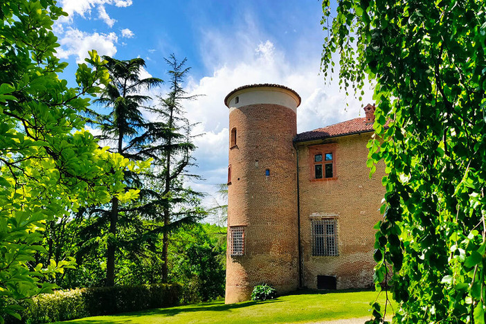 Il castello delle Quattro Torri di Arignano Il castello delle Quattro Torri di Arignano