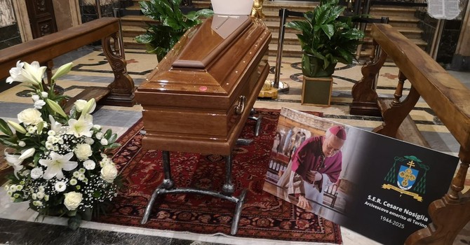 Si celebrano questo pomeriggio alle 15.30 i funerali dell'arcivescovo emerito Cesare Nosiglia