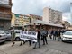I cittadini sfilano per le vie di Nizza Millefonti per dire &quot;no&quot; al centro d’accoglienza